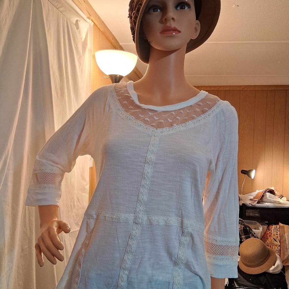 Maison Coupe' Off White Lace Accent Blouse